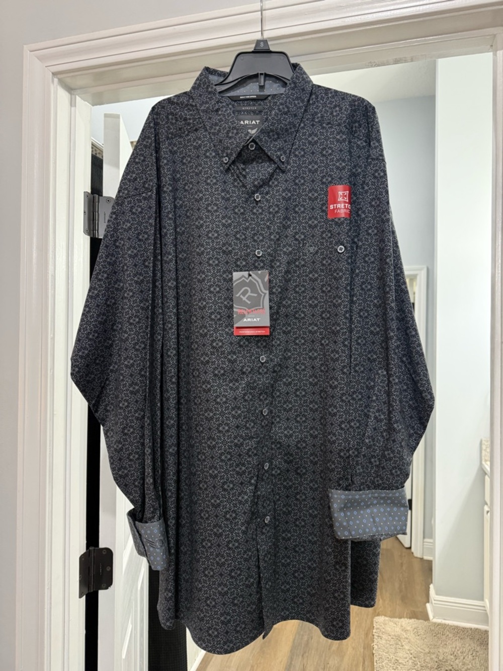 Ariat Men's Dark Gray Patterned Long-Sleeve Button-Down Shirt